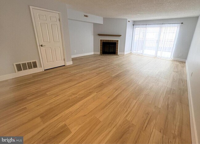 Photo - 306 Paddock Dr