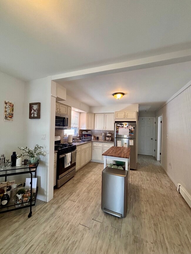 721 E Walnut St Unit 2