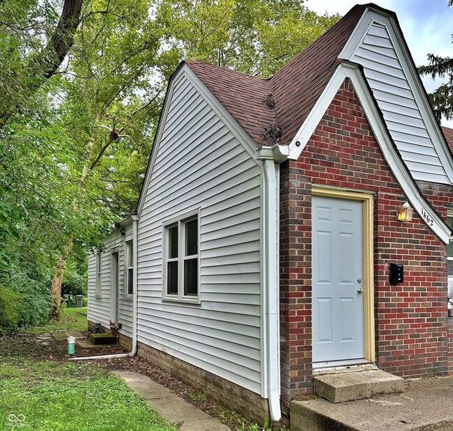Photo - 1462 N Gladstone Ave