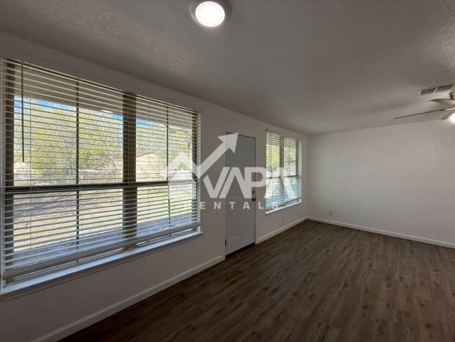 Photo - 5331 Beryl Cove