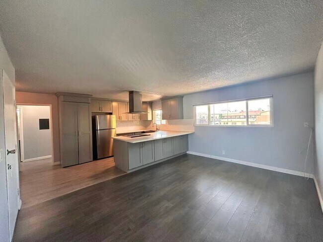 Building Photo - Very Clean & Bright - 1Bd/1Ba Upstairs Apartment For Rent with Garage, Long Beach, CA 90802 Unit 5