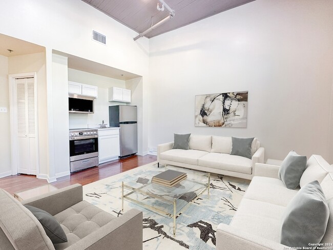 Photo - 245 Losoya St