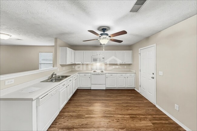 Photo - 2649 Sutherland Dr