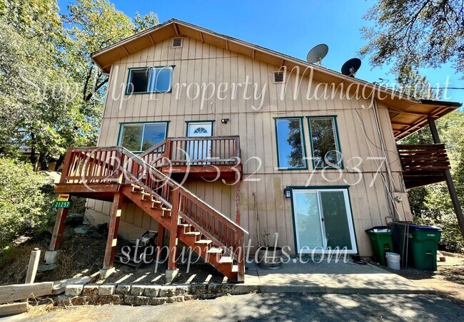 Spacious 3 Bedroom Home with Large Bonus R... - Spacious 3 Bedroom Home with Large Bonus R...