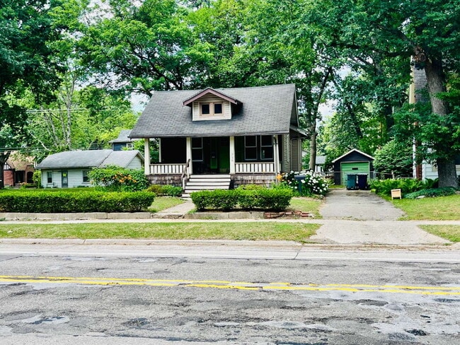 Photo - Charming 2-Bedroom Gem in Royal Oak – Walking Distance to Downtown!
