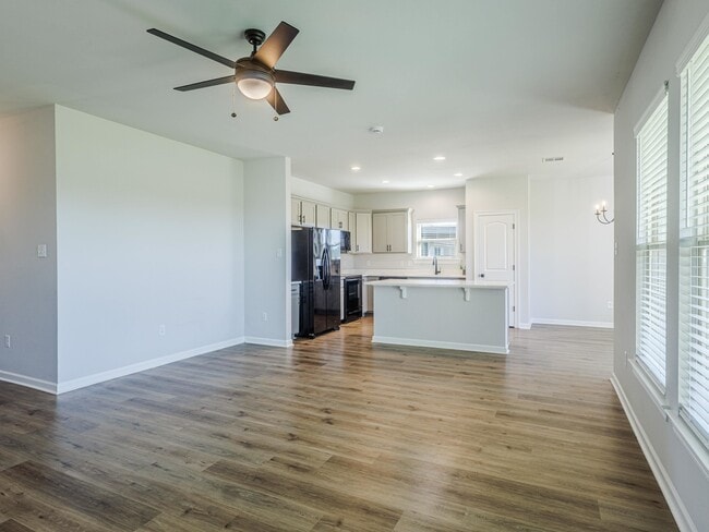 Photo - 1835 Bowen Rd