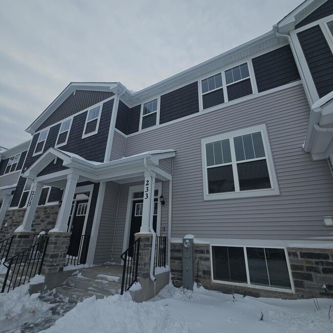 Photo - 233 Settlers Pl