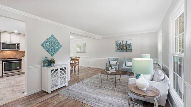 Photo - Newly Renovated 5 Bedroom Home With Country Porch!