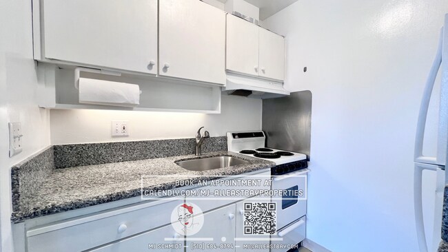 Photo - Beautiful studio on the top floor with ton... Unit A423