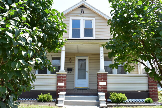 Building Photo - 226 Raseley St Rental