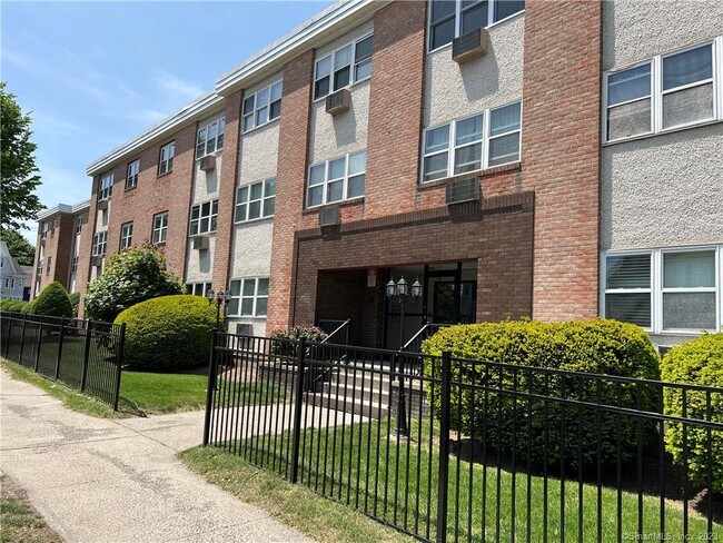 Building Photo - 45 Monroe St Unit C18 Rental