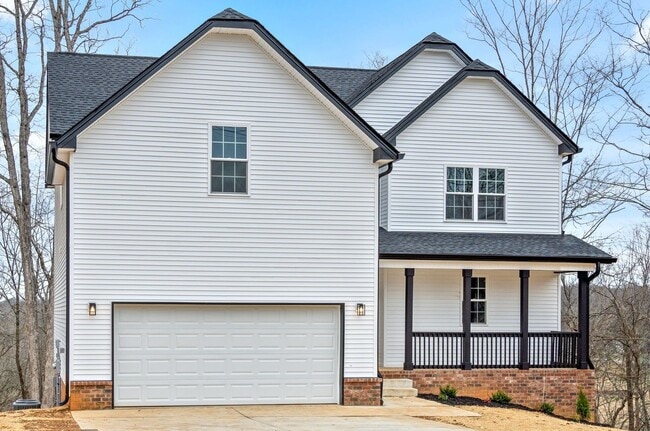 Photo - 4 Bedroom 3 Bath Pet Friendly Home For Rent!