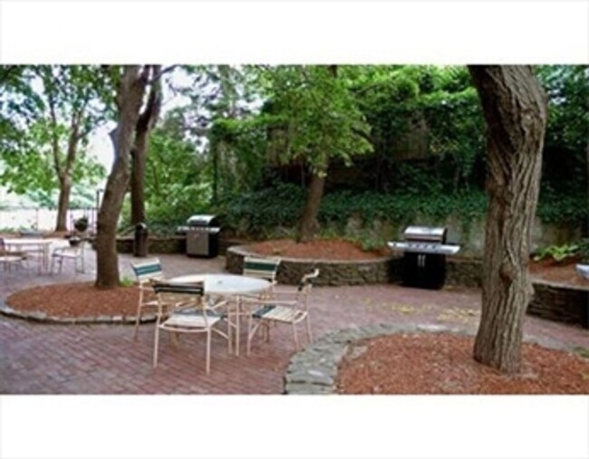 Photo - Elegant Renovated Studio with Juliet Balco...