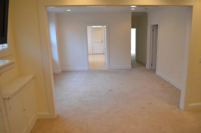 Photo - 621 W Princess Anne Rd