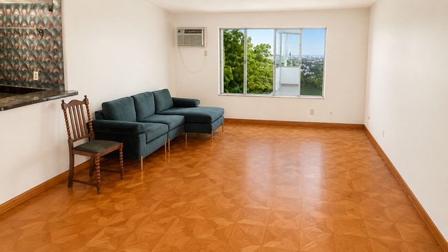 Photo - 1344 N Martel Ave Unidad 306