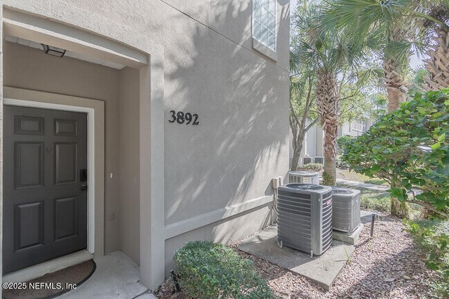 Photo - 3892 Summer Grove Way N