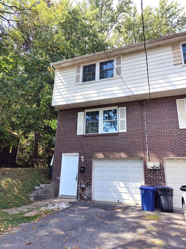 *Beautifully Updated 2BD/1BA Townhouse Ava... - *Beautifully Updated 2BD/1BA Townhouse Ava...