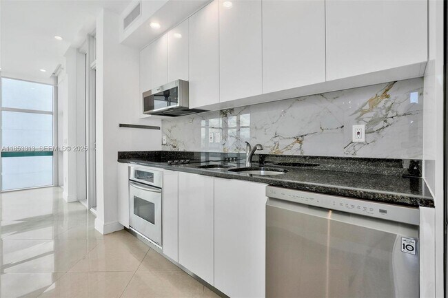 Photo - 3131 NE 188th St Unidad 1-1212