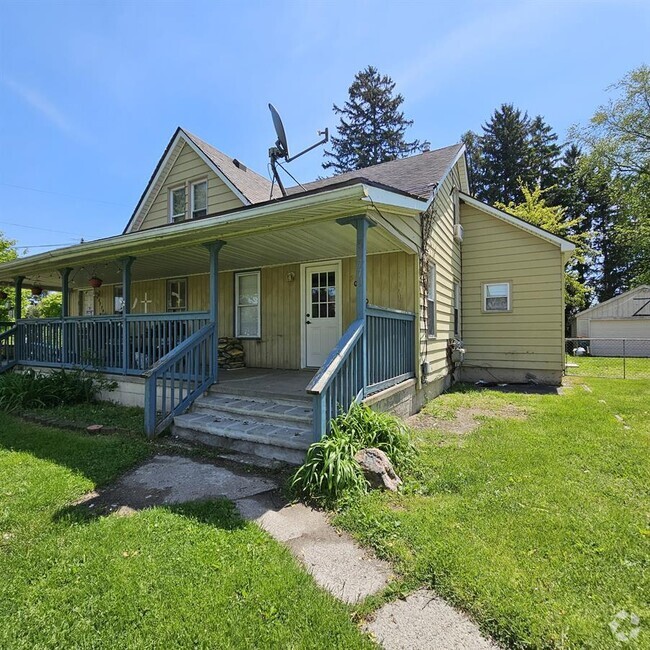 Building Photo - Duplex - 2 Bedroom, 2 Full Bathrooms and a... Rental