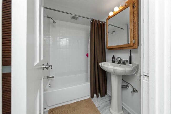 Photo - 1 bedroom in Chicago IL 60657 Unidad 1