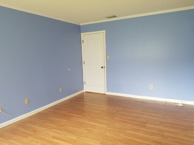 Photo - 5421 Vineland Rd