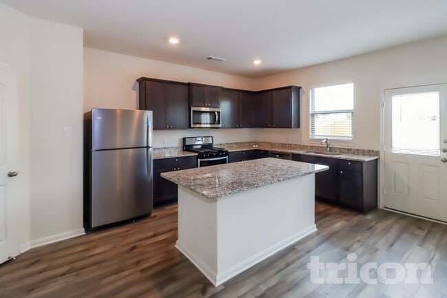 Photo - 805 Clark Dr