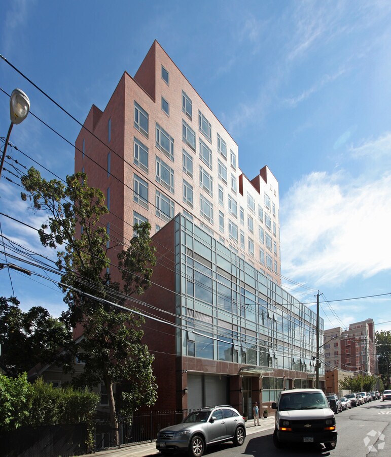 Photo - 3120 Corlear Ave