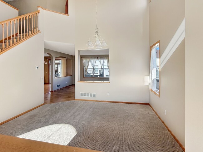 Photo - 4885 Merrimac Lane North