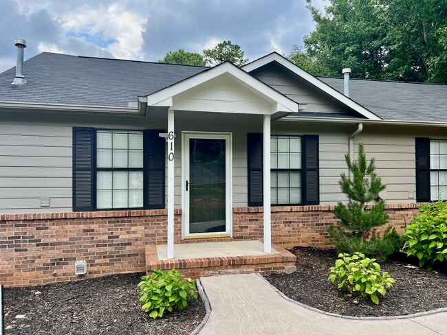 Building Photo - 610 Shadywood Ln
