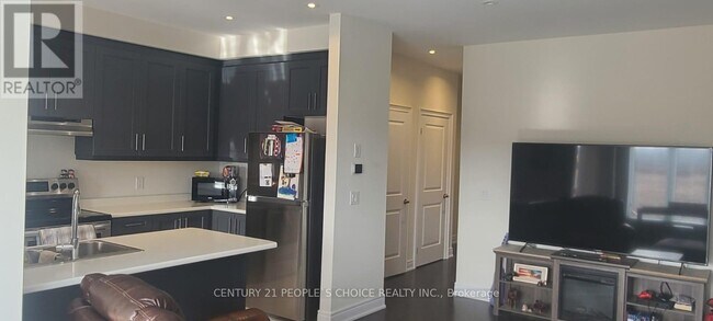 Photo - 305 Atkinson St