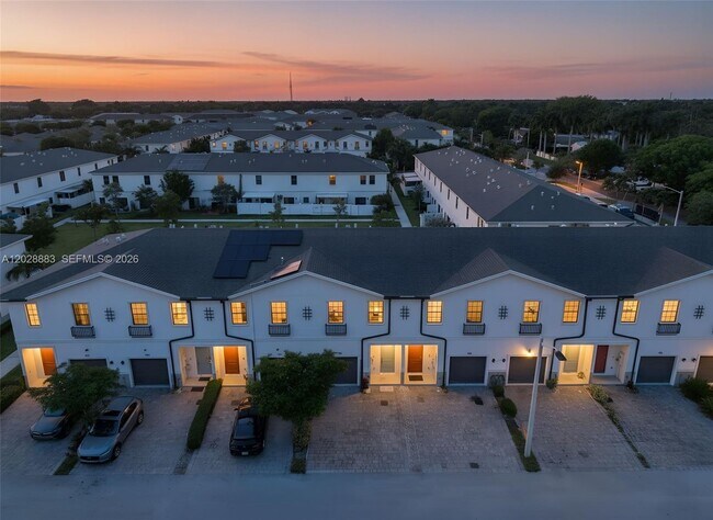 Photo - 1130 SW 6th Ct