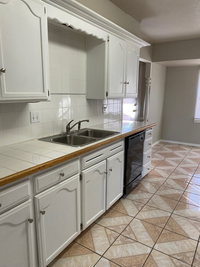 Photo - 11205 N Villa Ave