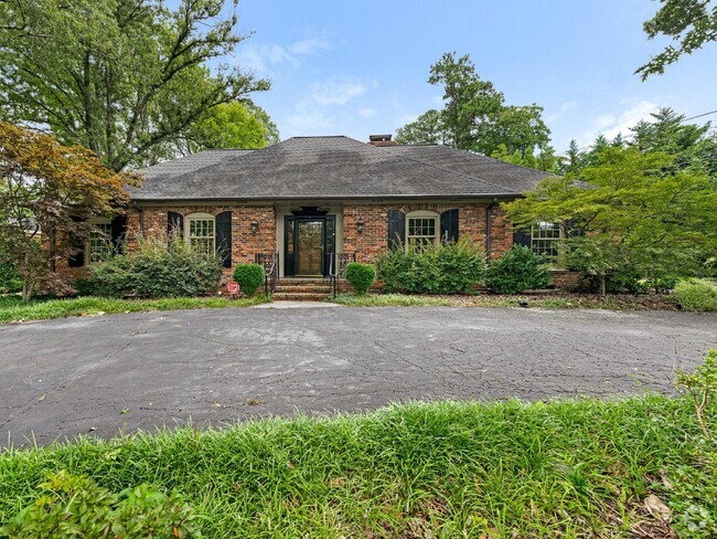 Building Photo - Old Foxcroft Classic 5 BD, 3.5 Bth Rental