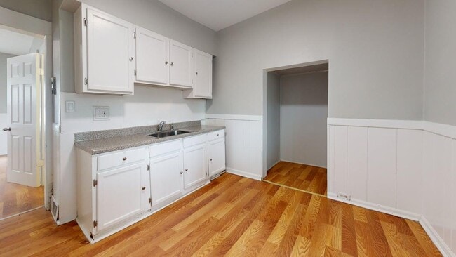 Photo - 888 Rondel Rd
