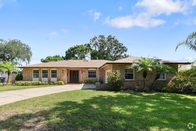 Building Photo - Winter Park Pines Pool Home for Lease