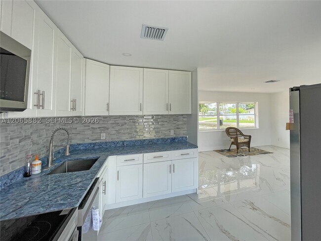 Photo - 1606 NW 12th Ct