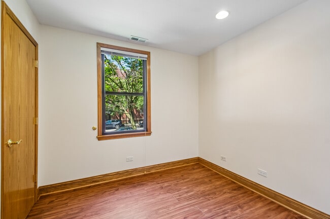 Photo - 1354 W George St Unit 1