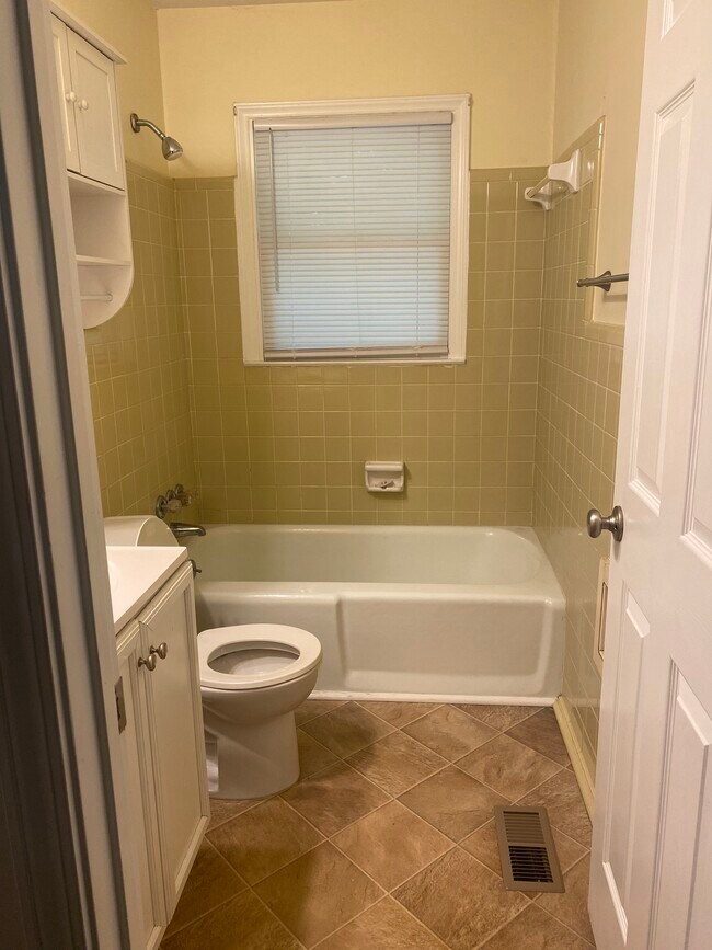 Bathroom - 182 County Line Auburn Rd