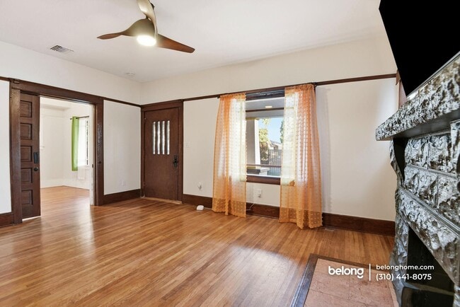 Photo - 1610 W 36th Pl