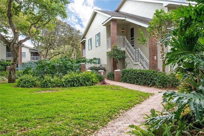 Building Photo - 101 Park Shores Cir Unit 2W