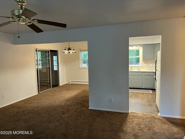 Photo - 927 Edgebrook Dr N