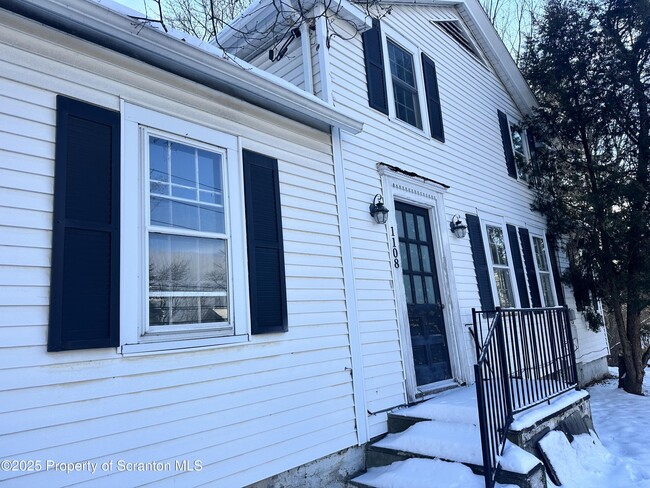 Building Photo - 1108 N Abington Rd