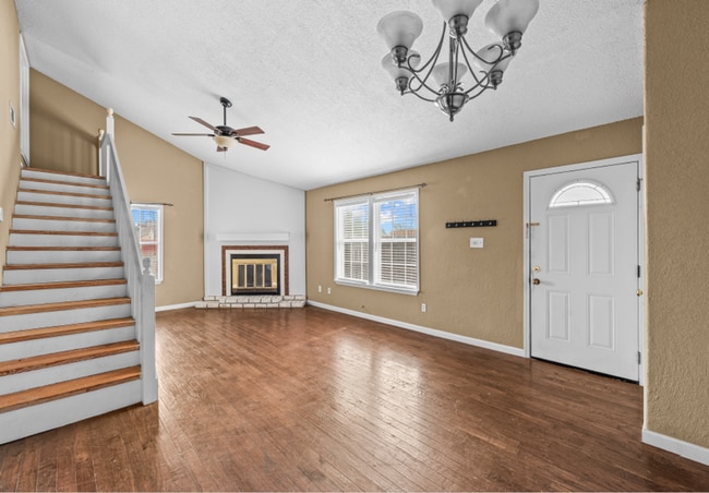 Photo - Townhouse for Rent – 2 Bed / 1 Bath