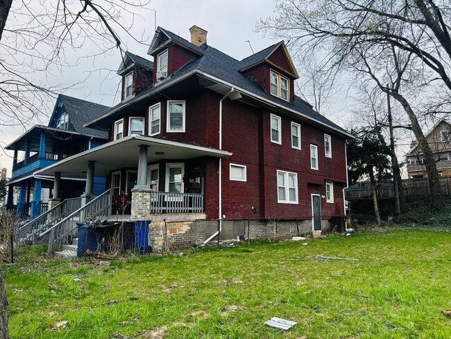 Photo - 576 E 110th St Unit Left-Side