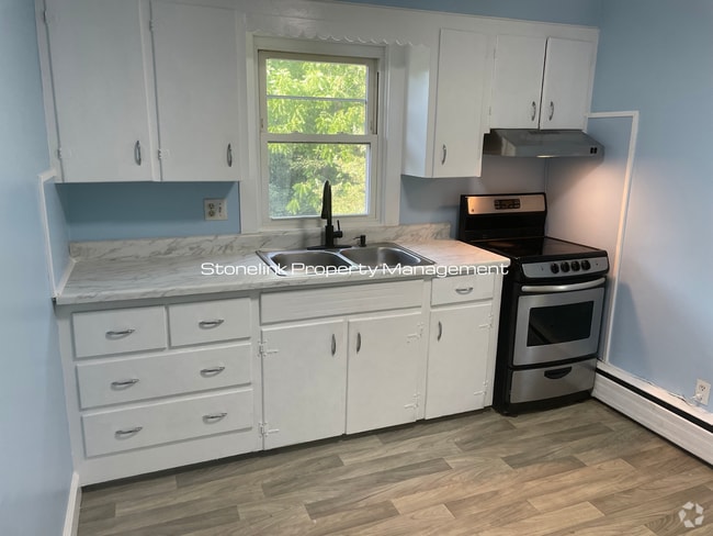 Building Photo - *80 Wood Street Unit 2 Rental