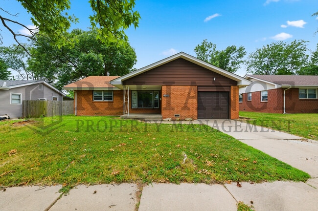 Photo - 8025 E Indianapolis St