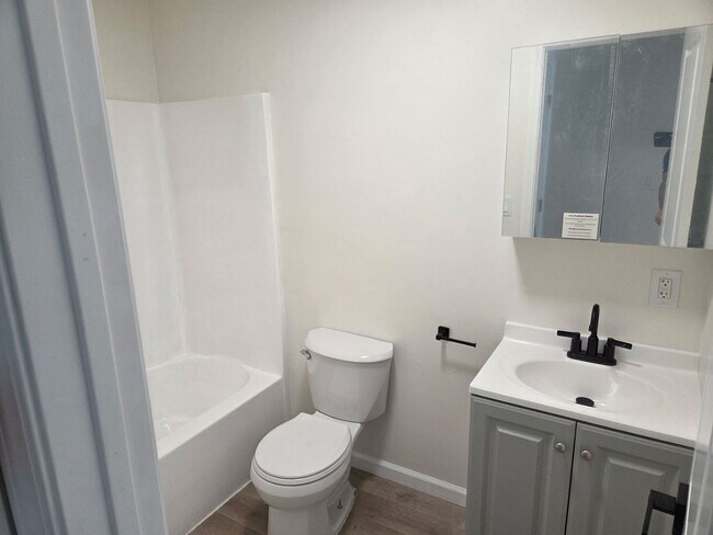108 Ball St Unit 108 Ball St Apt 3
