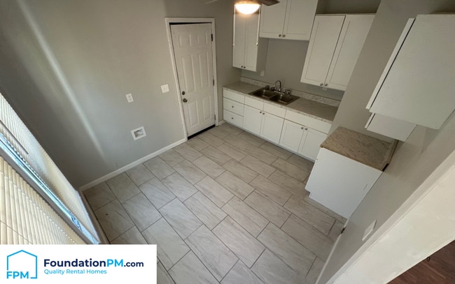 Photo - 1663 Humber St