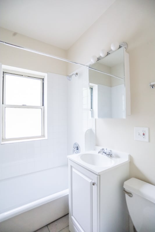 Photo - 1100 W Roscoe St Unit 4