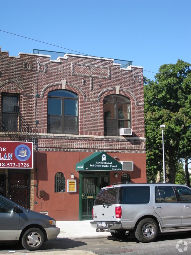 Photo - 784 Knickerbocker Ave